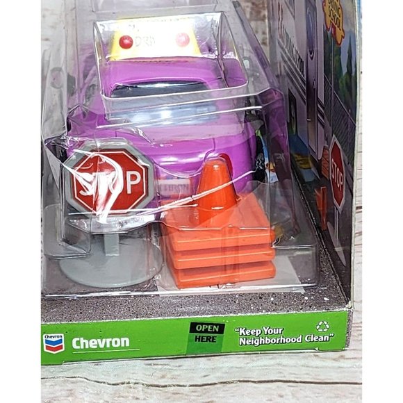 Vintage 1998 Chevron Cars Danni Driver - Toy Car with Moving Eyes & Traffic Cone - Picture 7 of 14